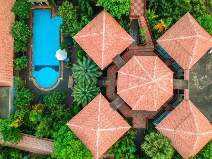 Model Temple Villa - Housity