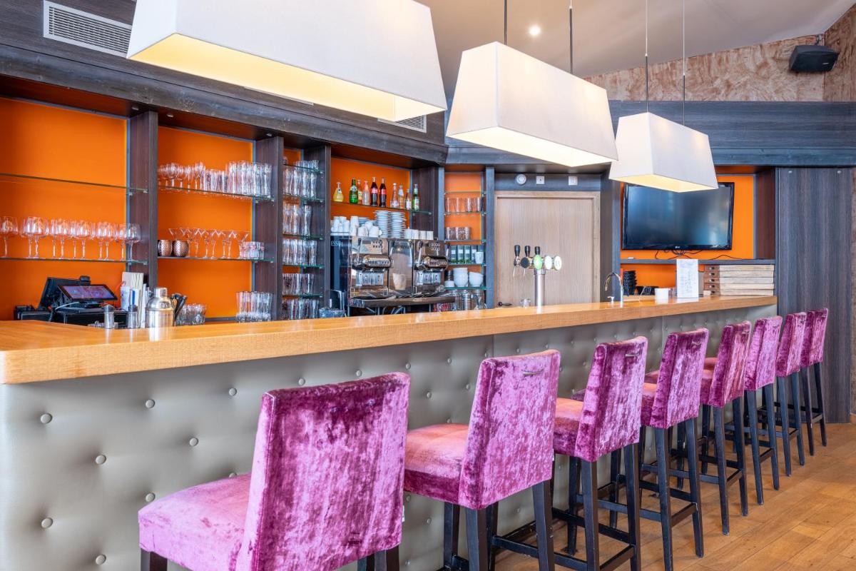 Salon ou bar de l'établissement Résidence Pierre & Vacances Premium L'Amara
