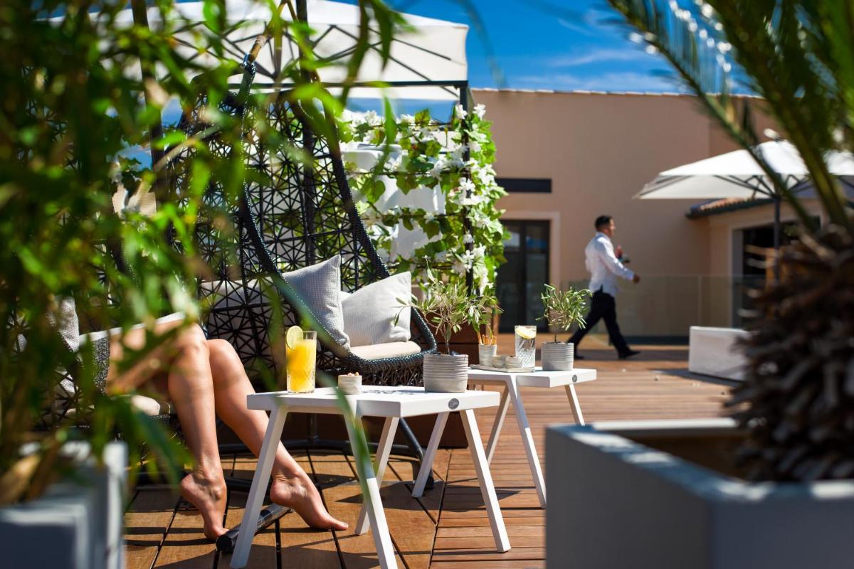 Coin salon dans l'établissement Hôtel de Paris Saint-Tropez
