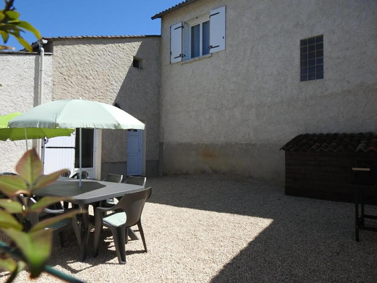 "Peace & love house" en campagne de Poitiers - Housity
