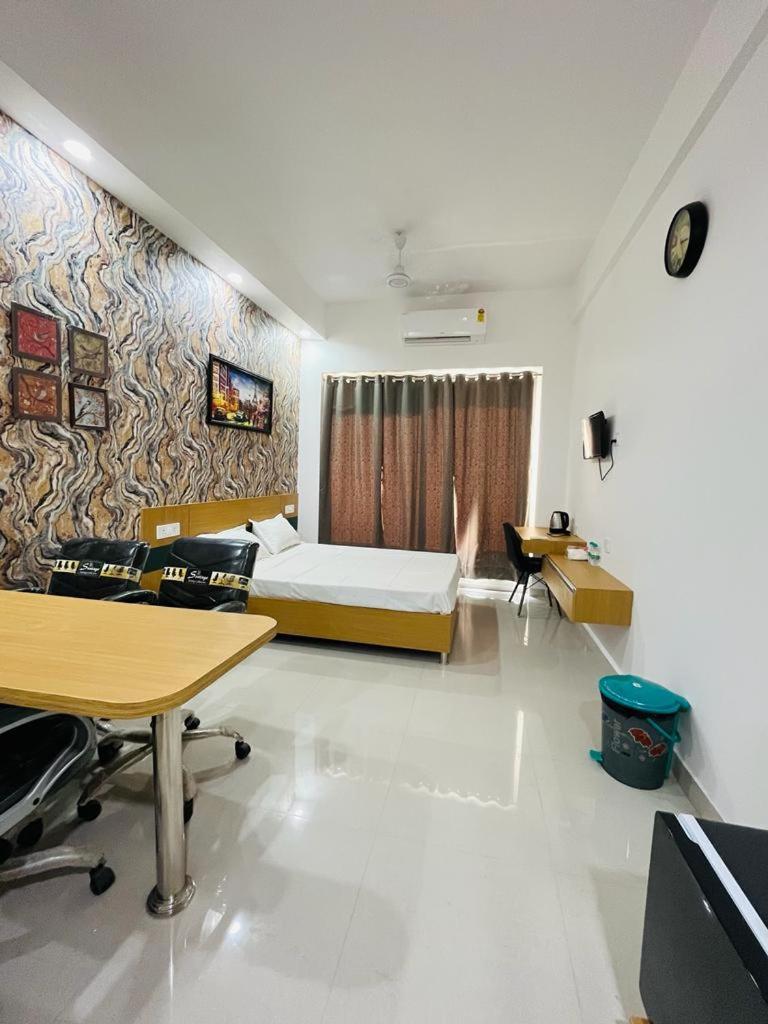 Gaur City Centre - Housity