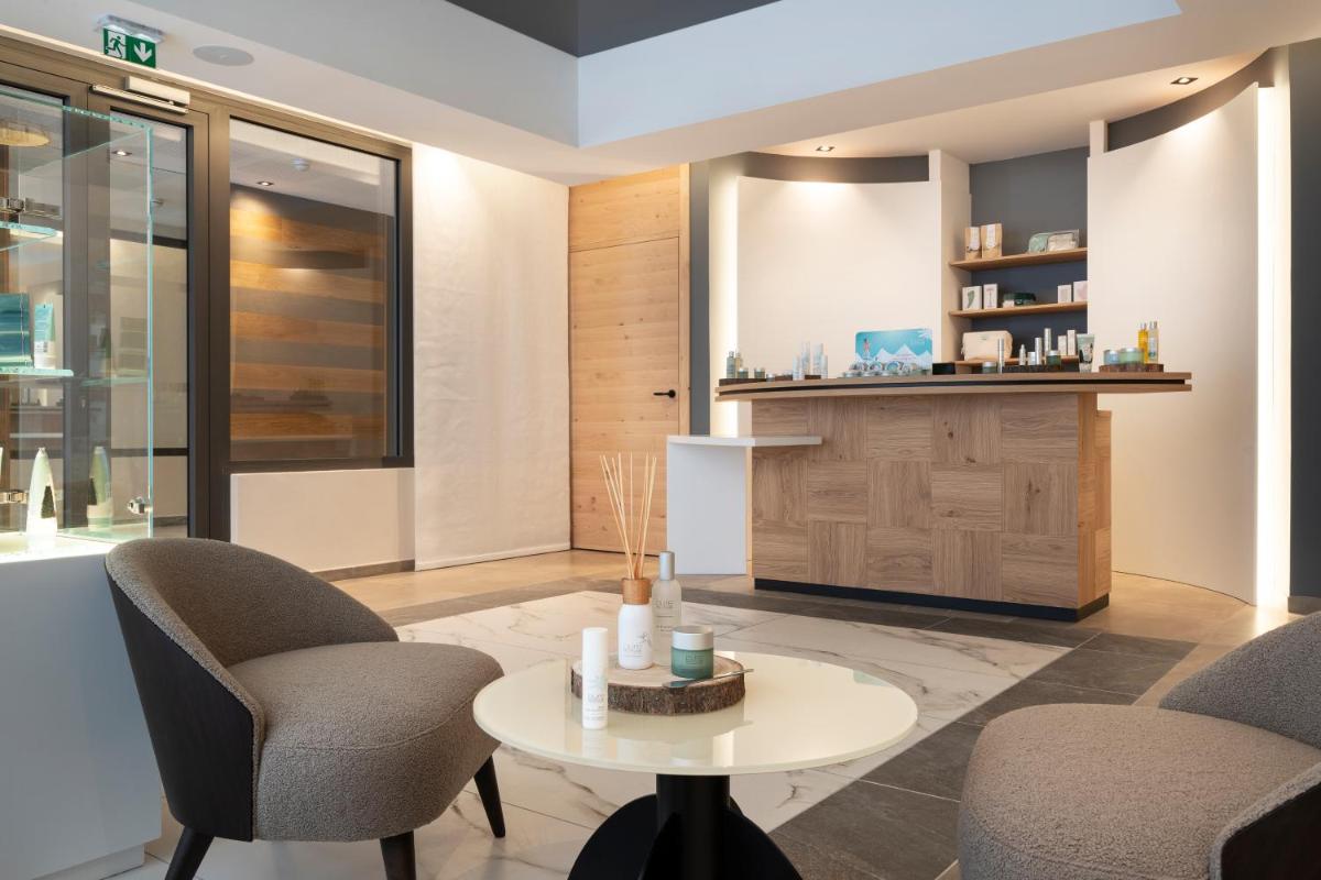 Cuisine ou kitchenette dans l'établissement MGM Hôtels & Résidences - Hôtel Alhéna