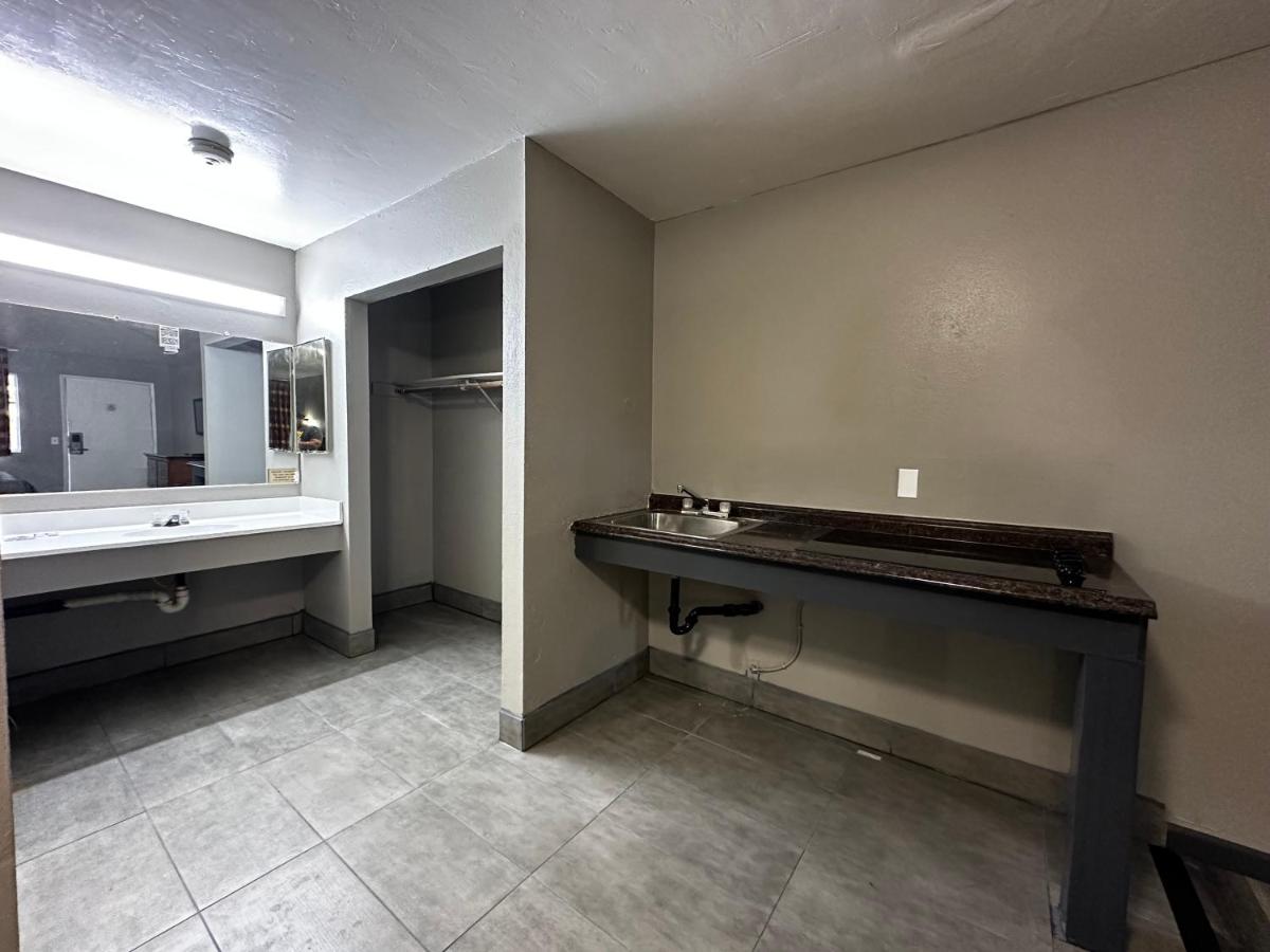 Sunpark Inn & Suites - Housity