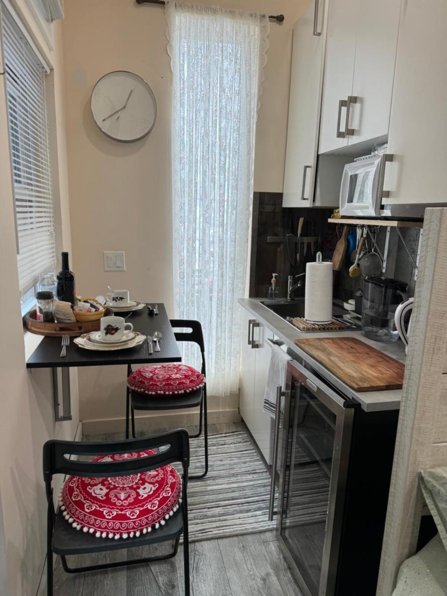 California guest house - Housity
