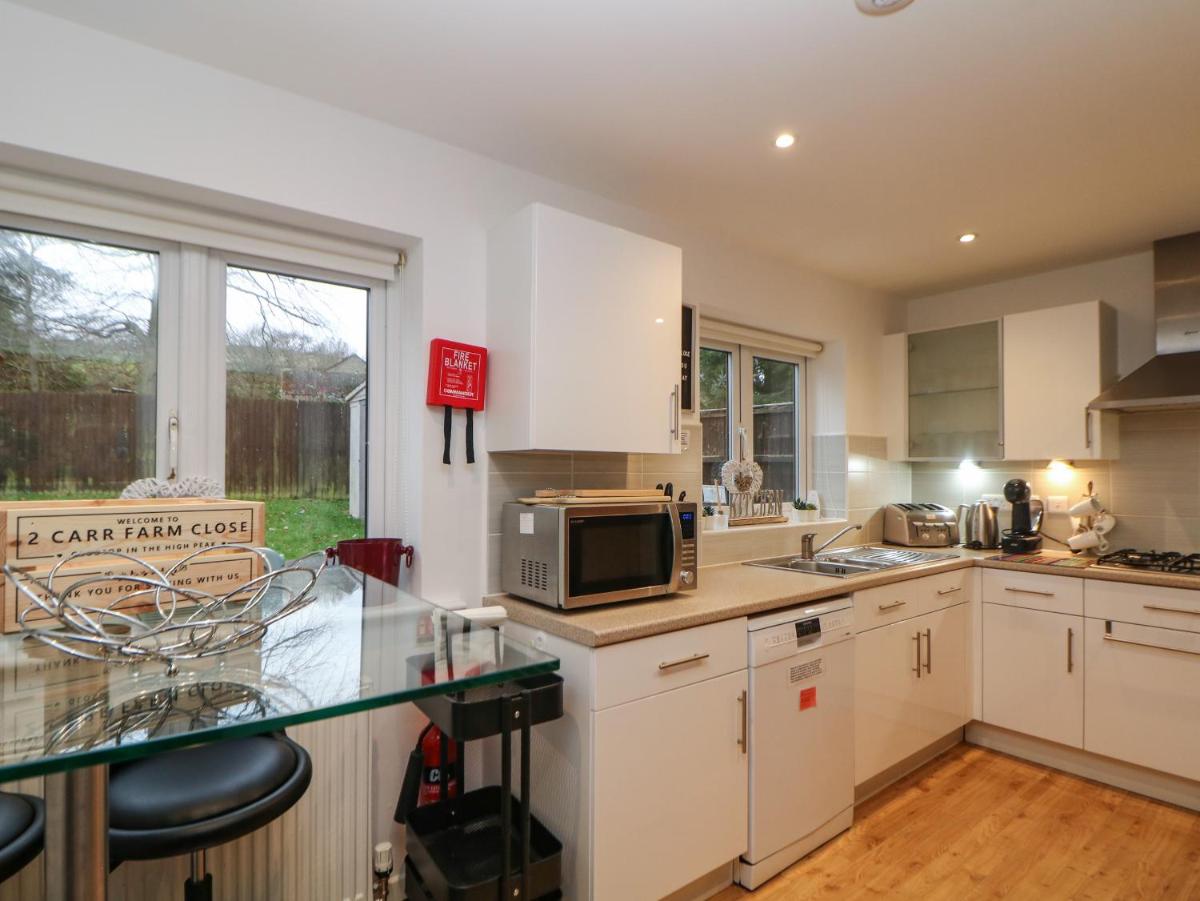 2 Carr Farm Close - Housity