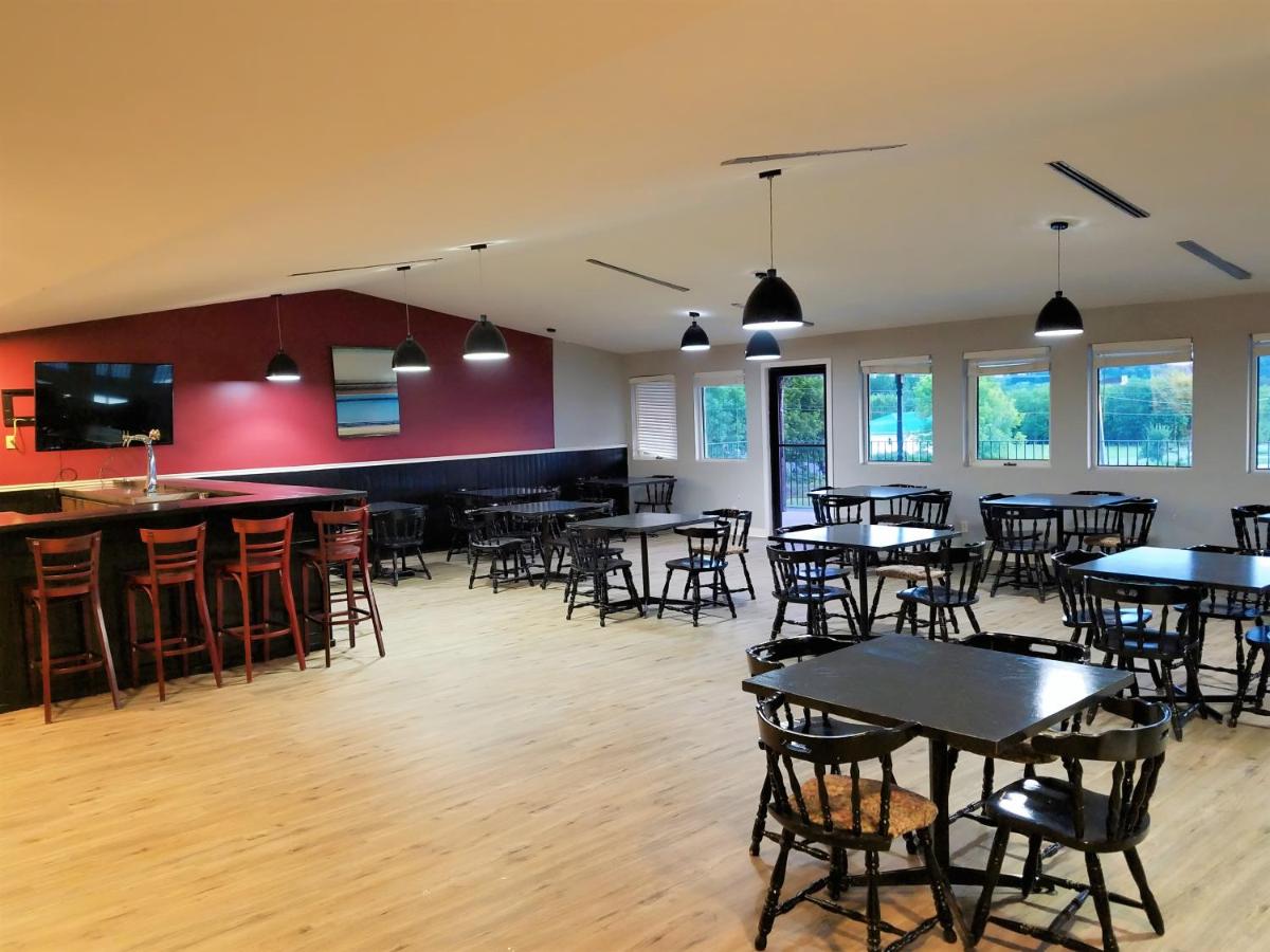 Suitetrails - Florenceville Inn, Restaurant & Pool