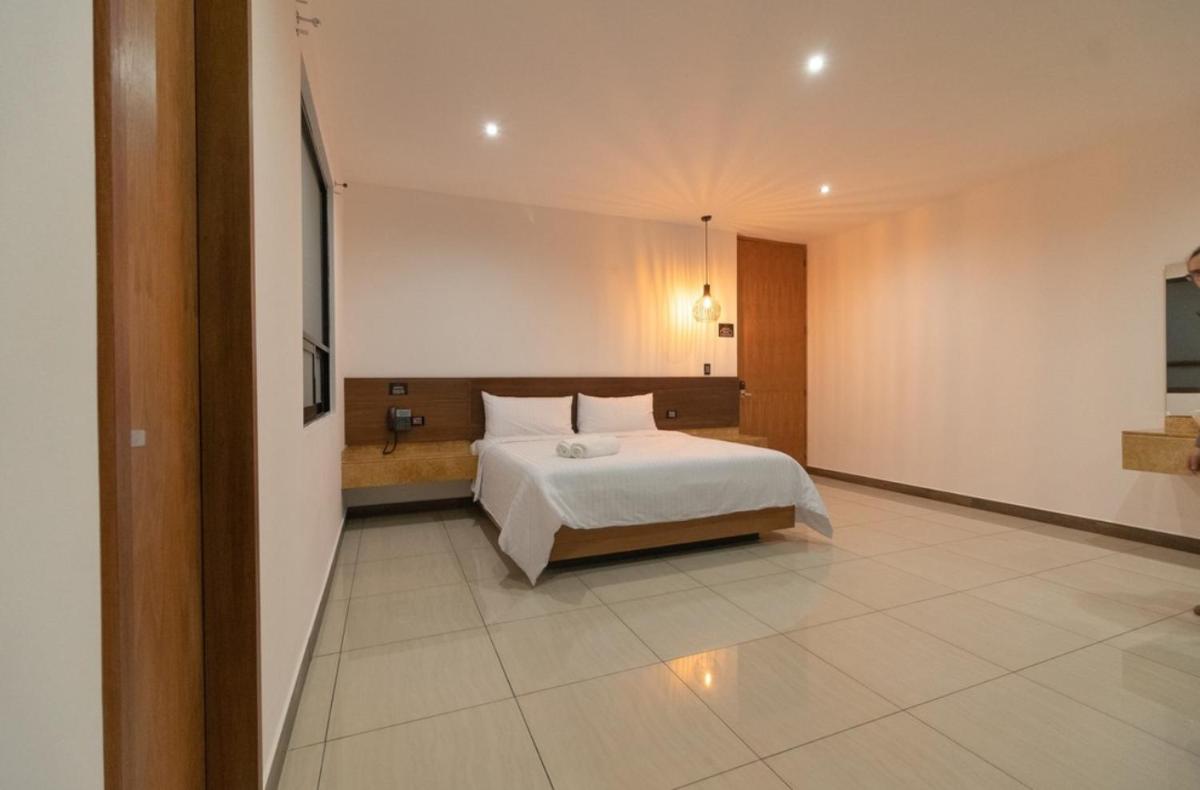 Hell Blue - Housity