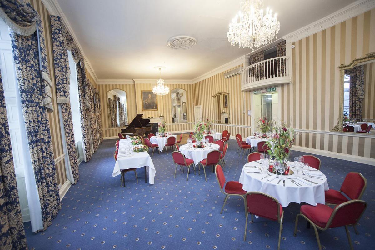 Norfolk Arms Hotel - Housity