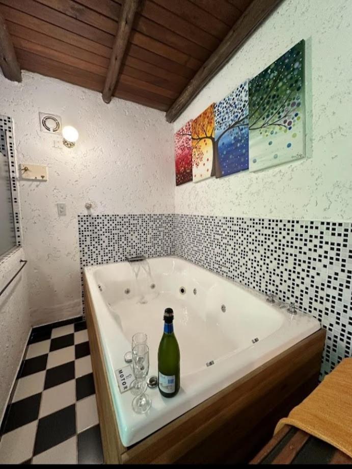 Apart Suite Rural, hidromasajes doble, pileta, Grupo Cabaña La Triada - Housity