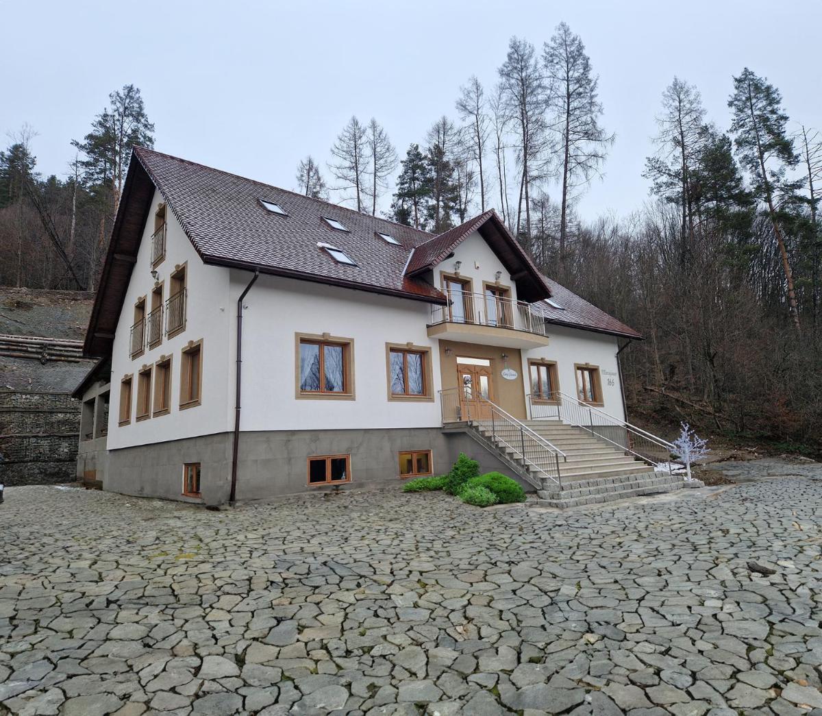 Leśny Dworek - Housity