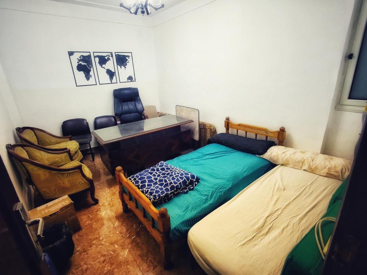 Alex Room - Housity