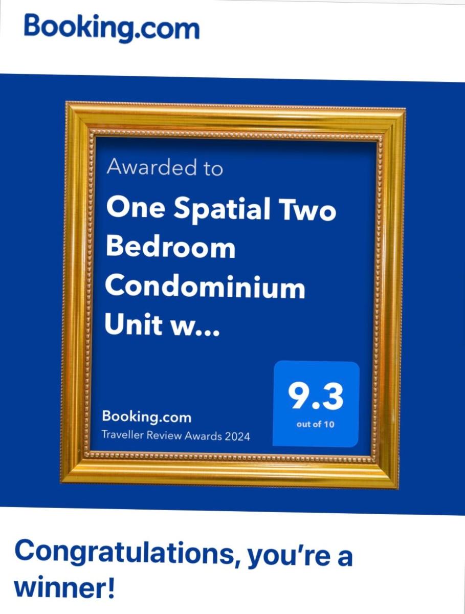One Spatial Two Bedroom Condominium Unit with Pool and Gym free Netflix and wifi - Housity