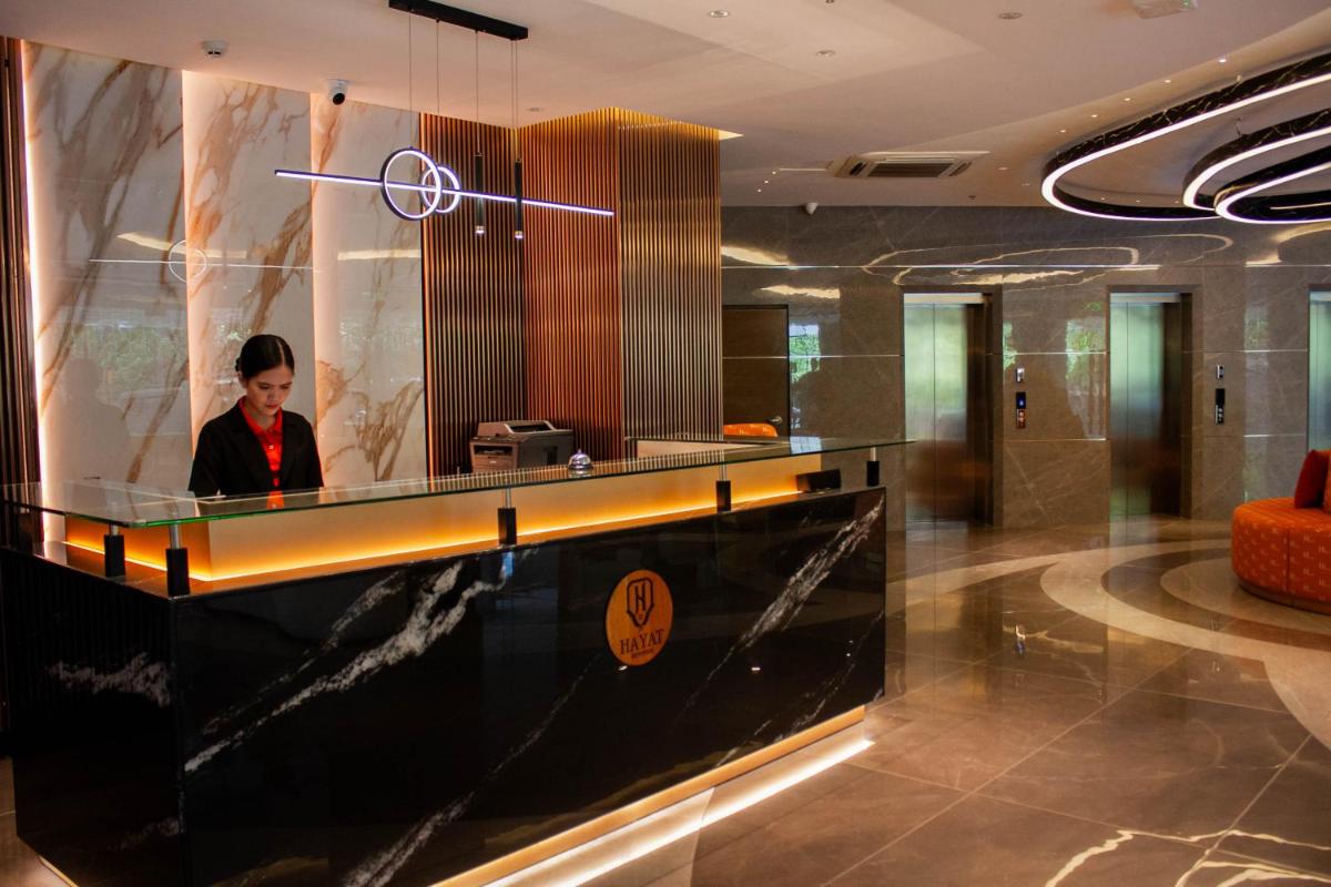 Suitetrails - Hayat Sky Towers Service Apartment
