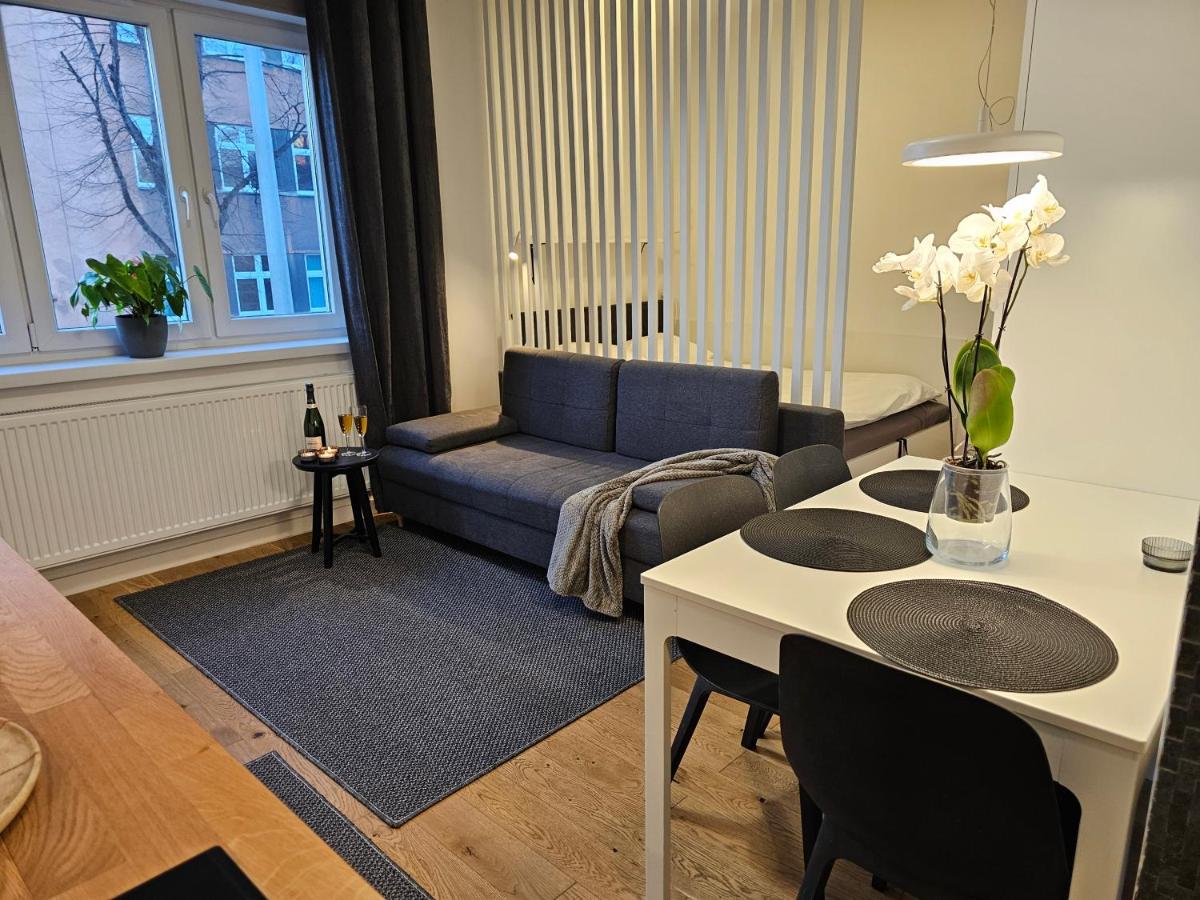 URBAN APARTMENTS STUDIO No 3A, FREE PRIVATE PARKING, Self CHECK-IN - Housity