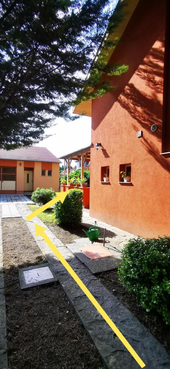 Strigonia Apartman - Housity