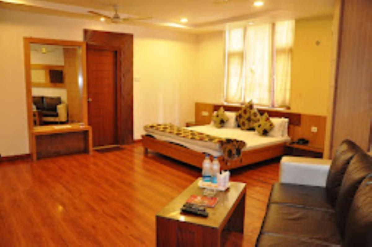 Hotel Mandakini Plaza , Kanpur - Housity