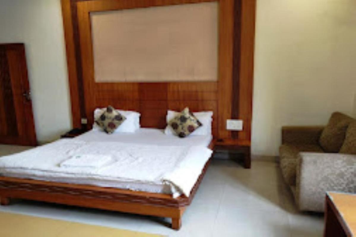 Hotel Mandakini Plaza , Kanpur - Housity