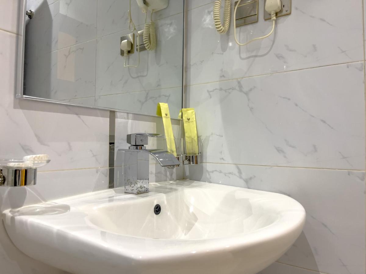 Landmark Hotel Suites - Housity