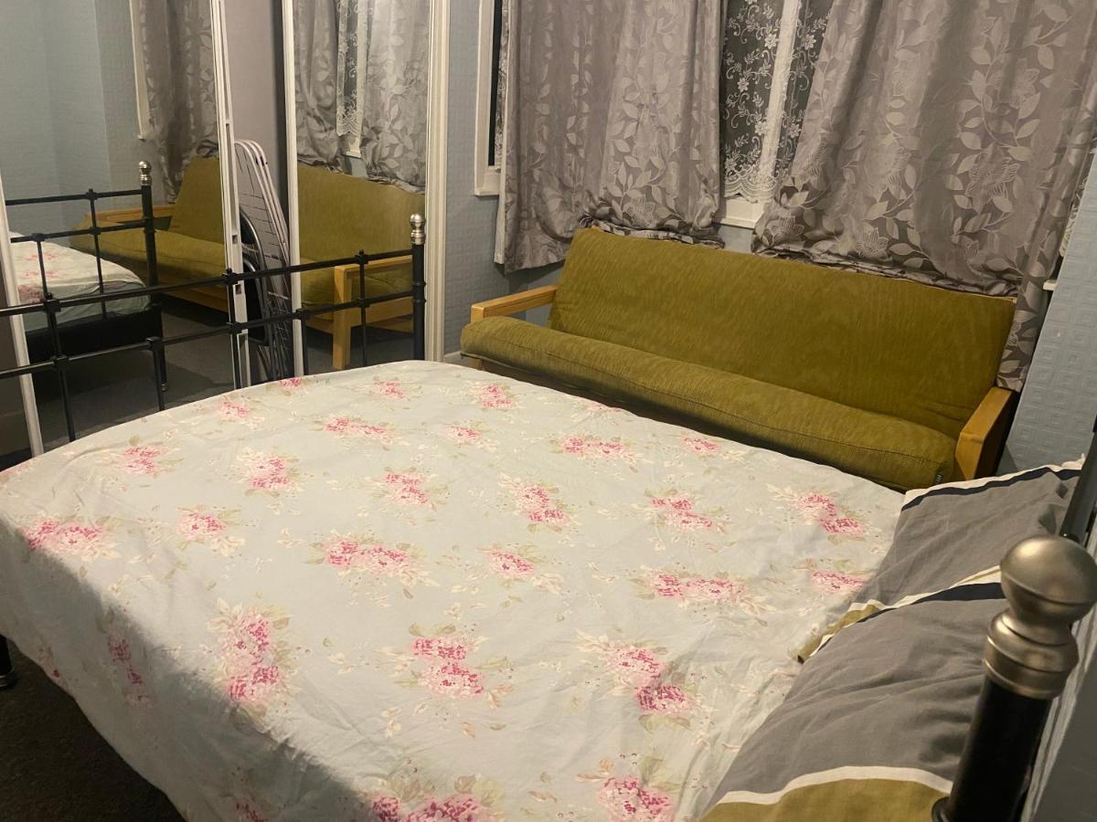 Quiet and peaceful Victorian corner house - Housity