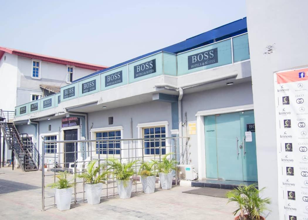 BOSS HOTELS & SUITES - Housity