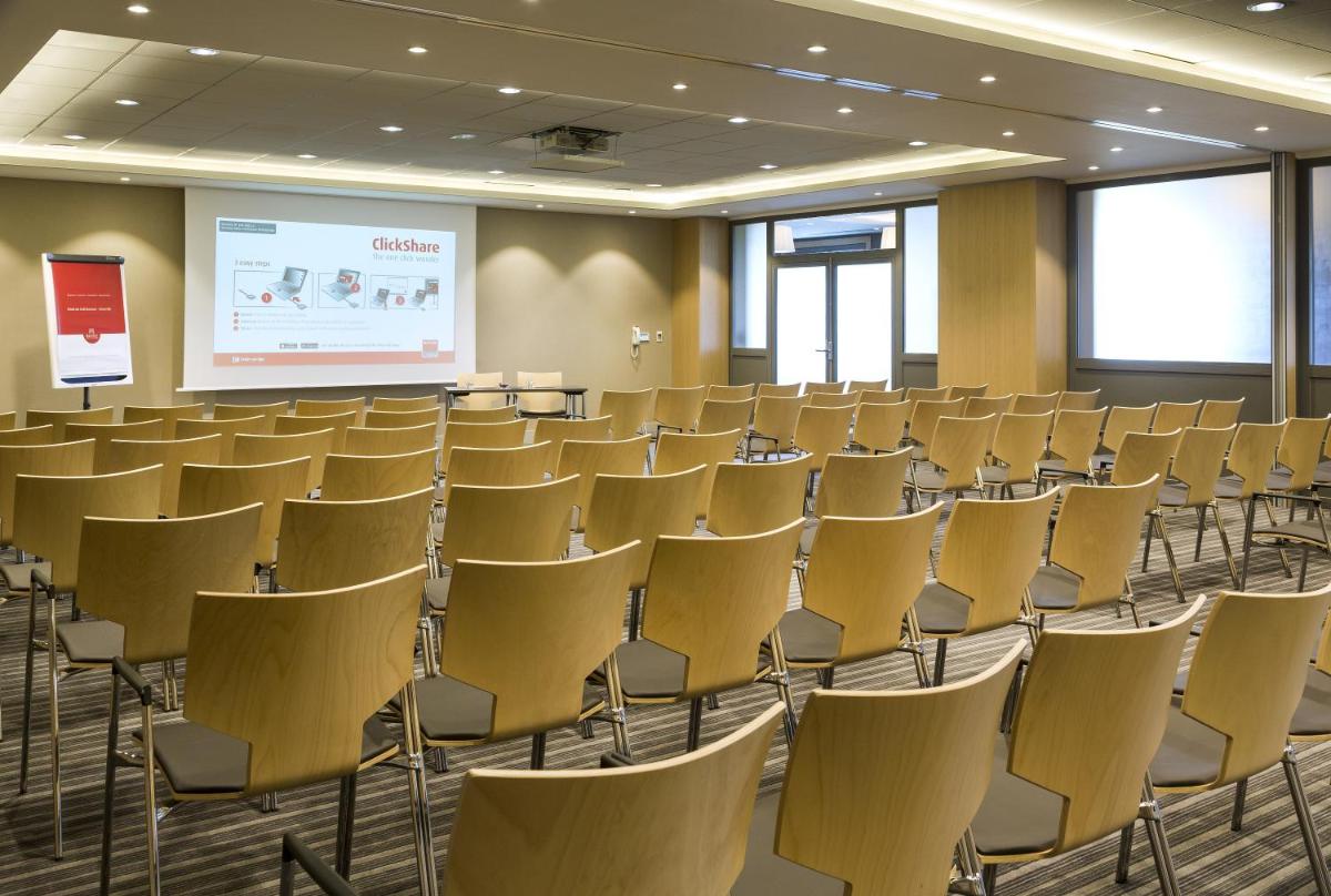 Espace de conférence ou salle de réunion dans l'établissement Hôtel Barrière L'Hôtel du Golf