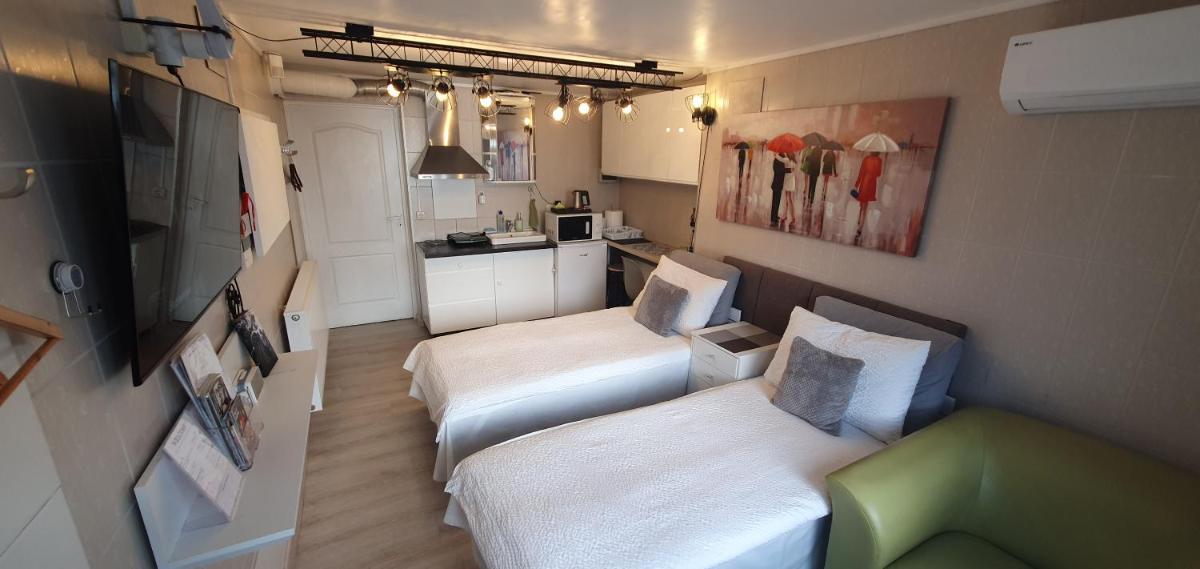 Aparthotel 1 ,, Cosy House Mini Studio '' - Sauna & Parking - Housity