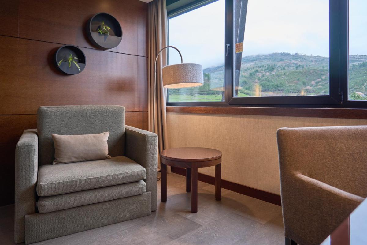 Uma vista geral da montanha ou uma vista da montanha a partir do hotel