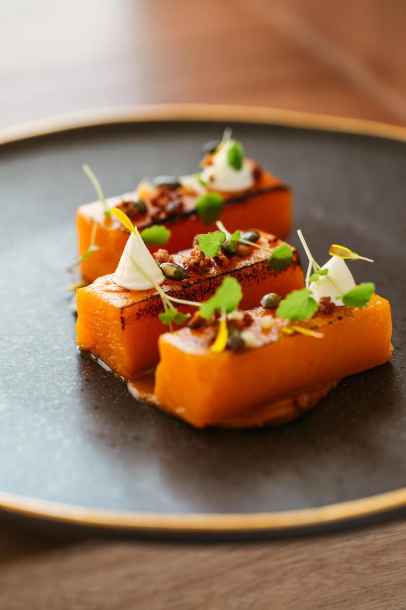 Comida en o cerca de este hotel