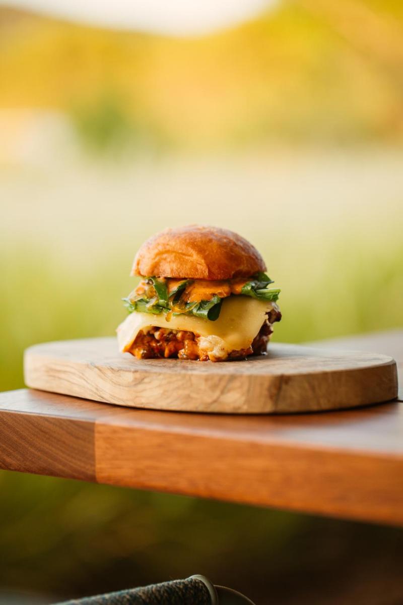 Comida en o cerca de este hotel