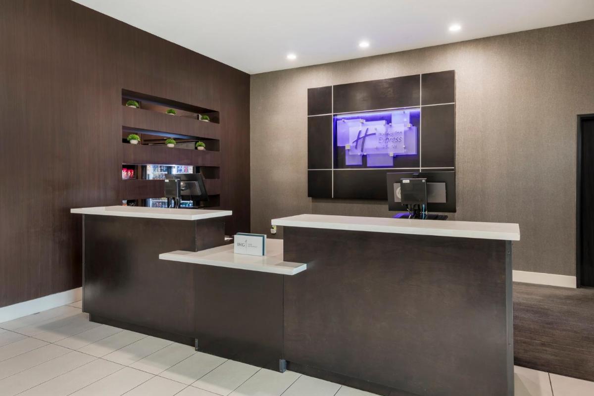 Holiday Inn Express & Suites Anaheim Resort Area by IHG - Housity