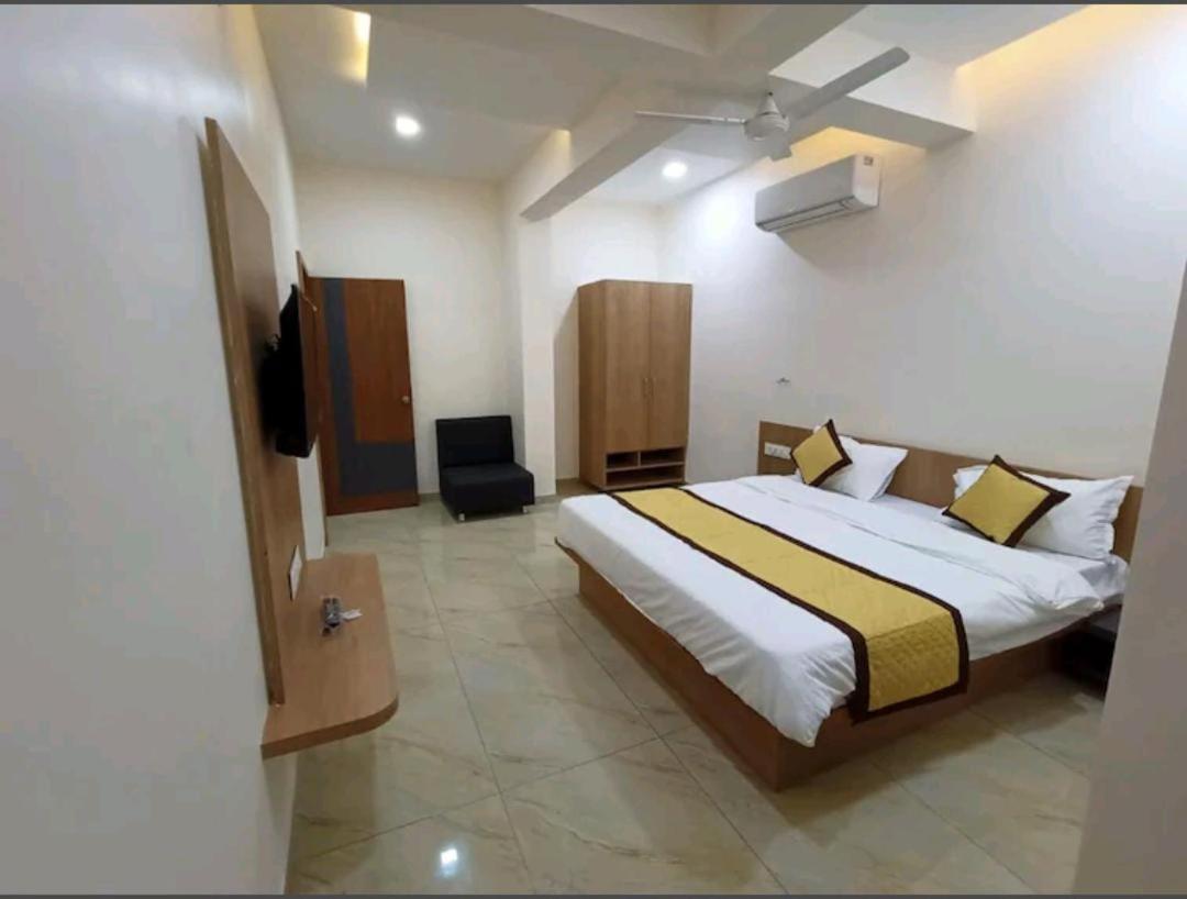 Hotel Crossview - Housity