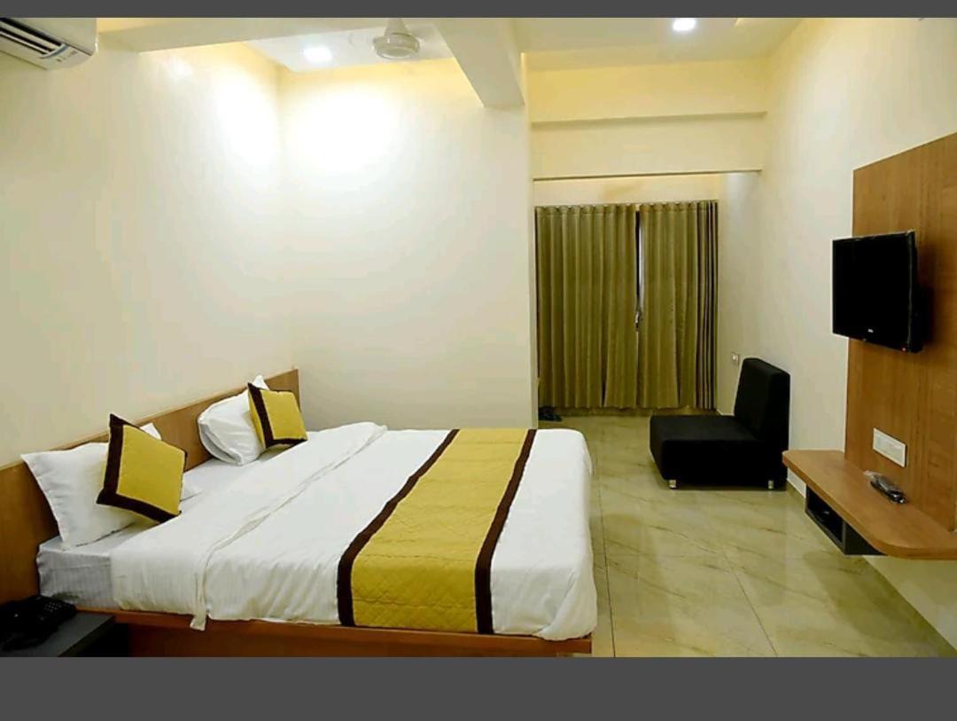 Hotel Crossview - Housity