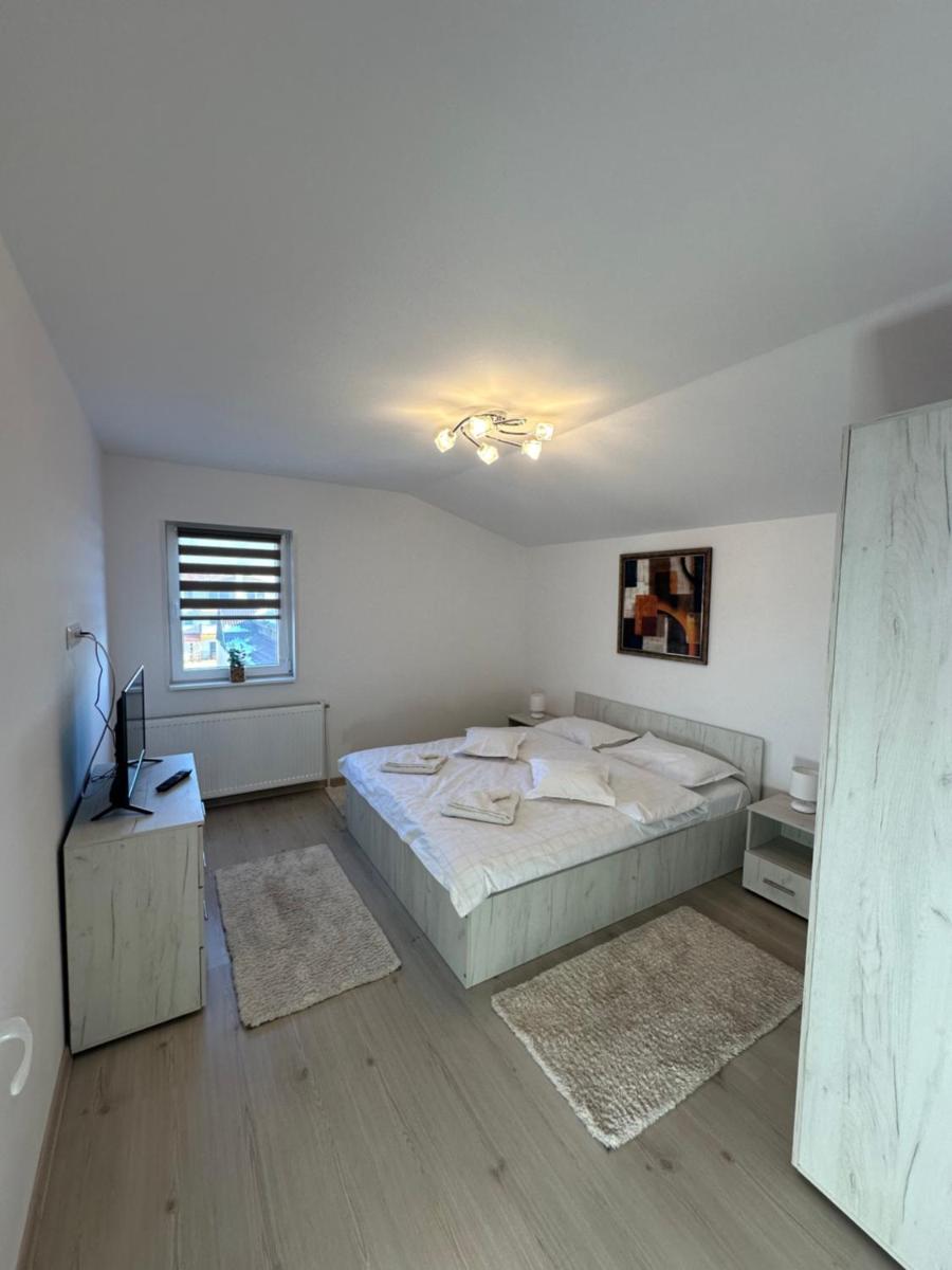 Jokai Apartments Nr9, code entry - Housity