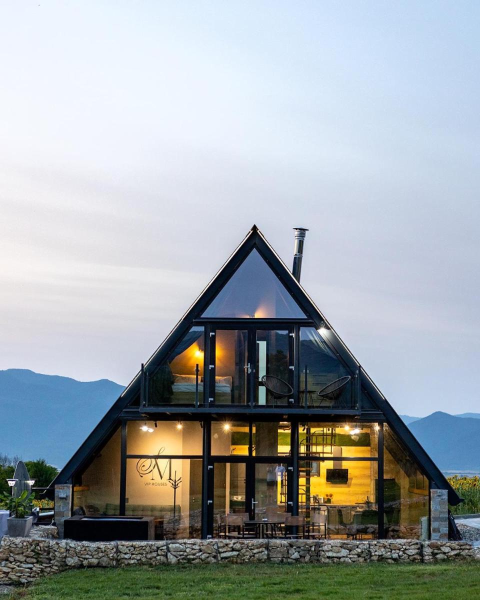SM VIP HOUSES - Housity