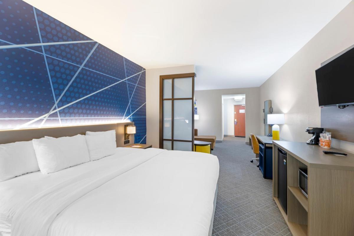 Comfort Suites - Housity