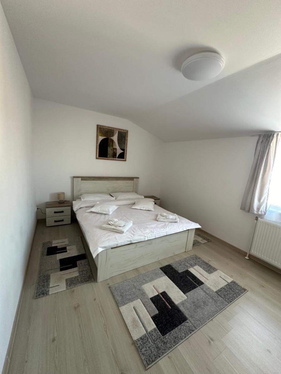 Jokai Apartments Nr7, code entry - Housity