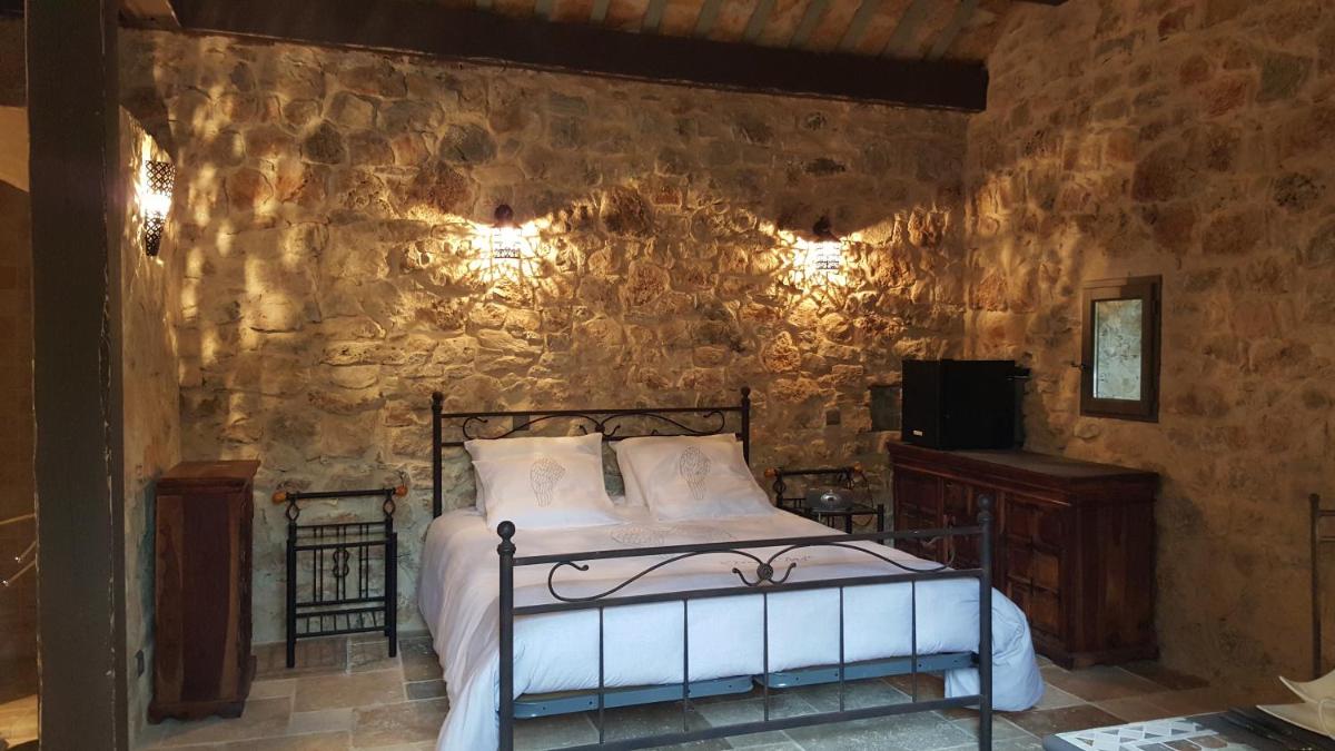 Le Donjon des Combes et son Spa - Housity