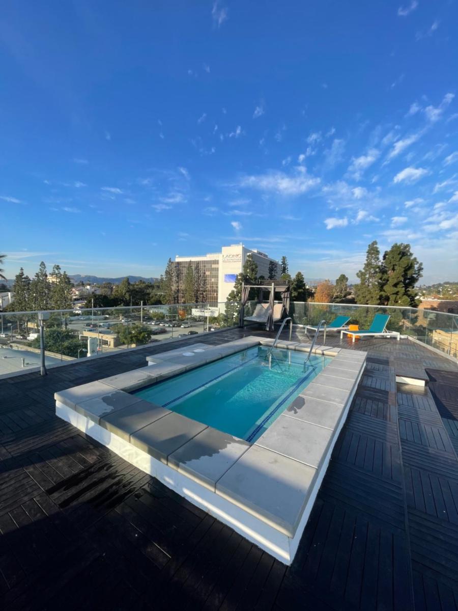 Luxury Downtown Los Angeles Penthouse Condo with Skyline Views - Housity