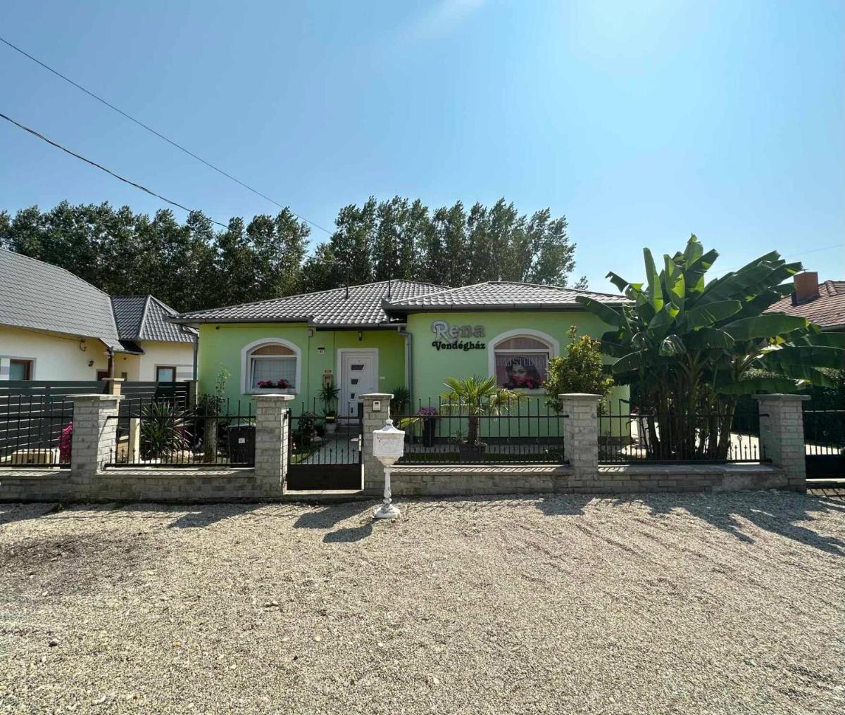 Rena Vendégház - Housity