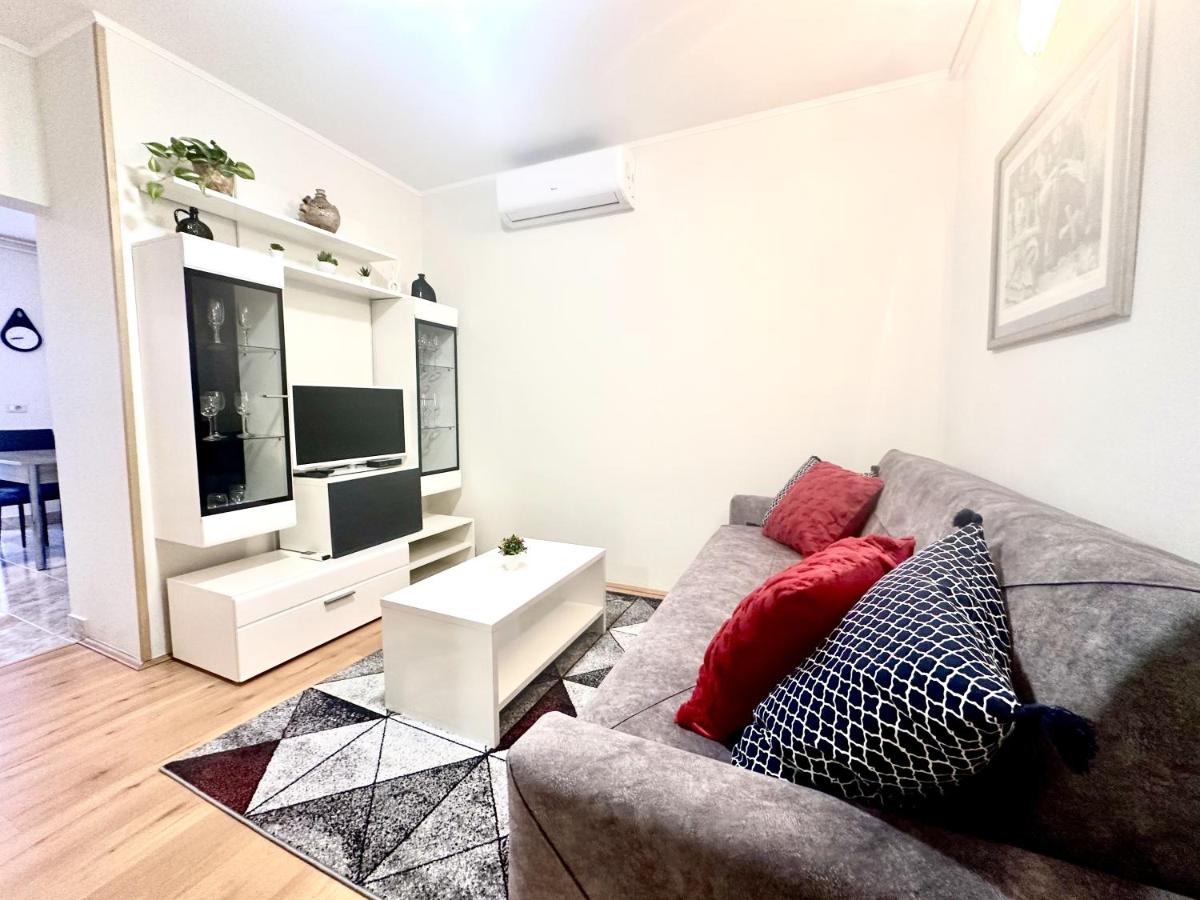 Apartments Dujmic - 50m from the sea with private parking - Housity