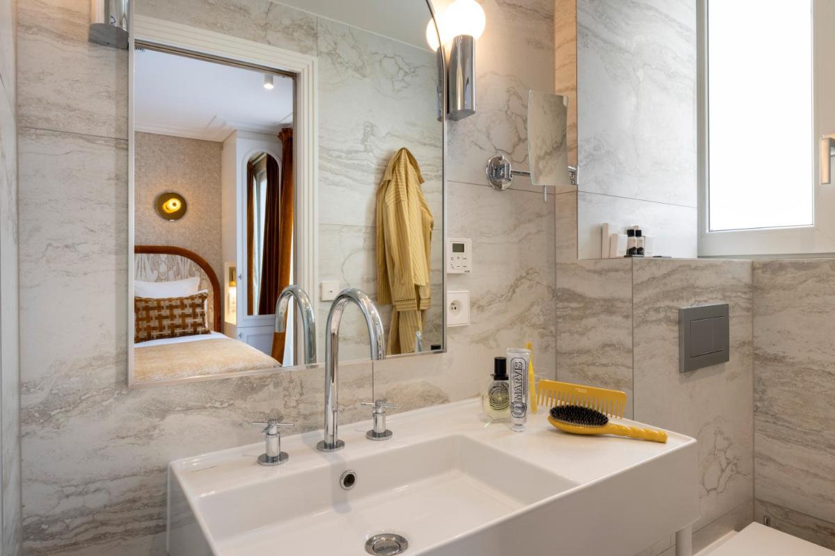 Salle de bains dans l'établissement Hotel des Carmes by Malone