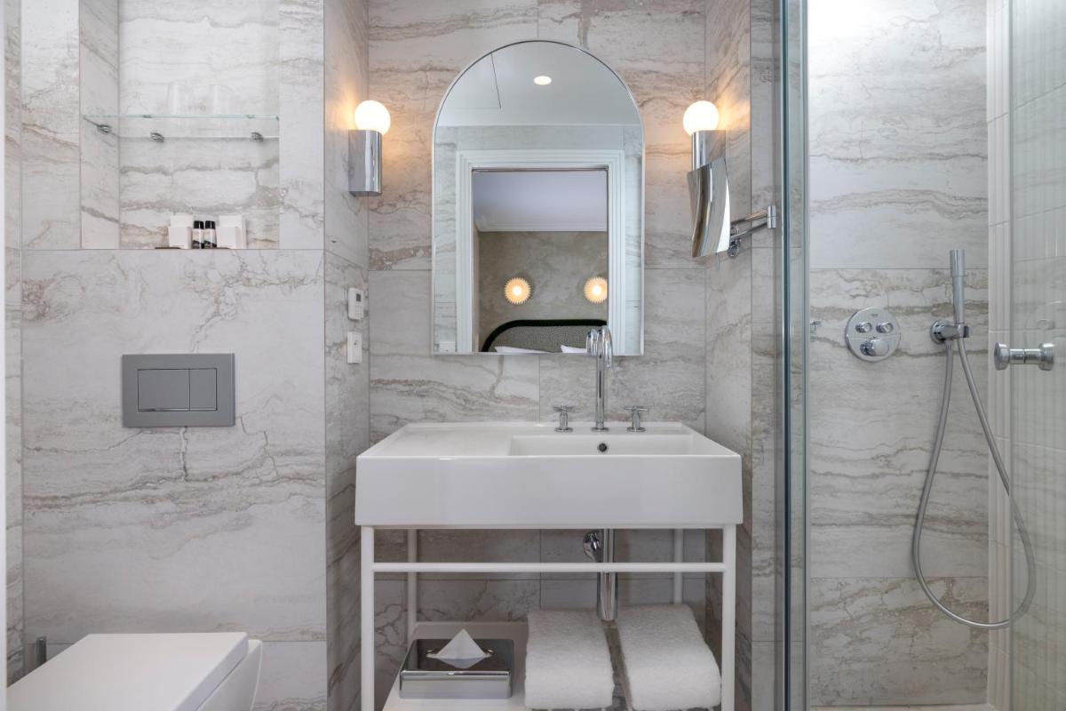 Salle de bains dans l'établissement Hotel des Carmes by Malone