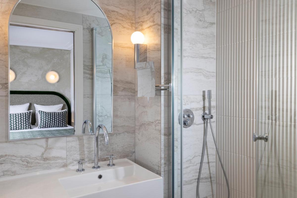 Salle de bains dans l'établissement Hotel des Carmes by Malone