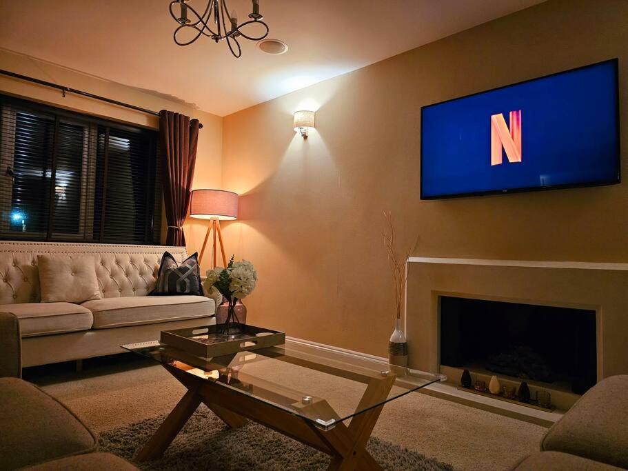 The Chase, Luxury Hot Tub Retreat, Pets Welcomed - Housity