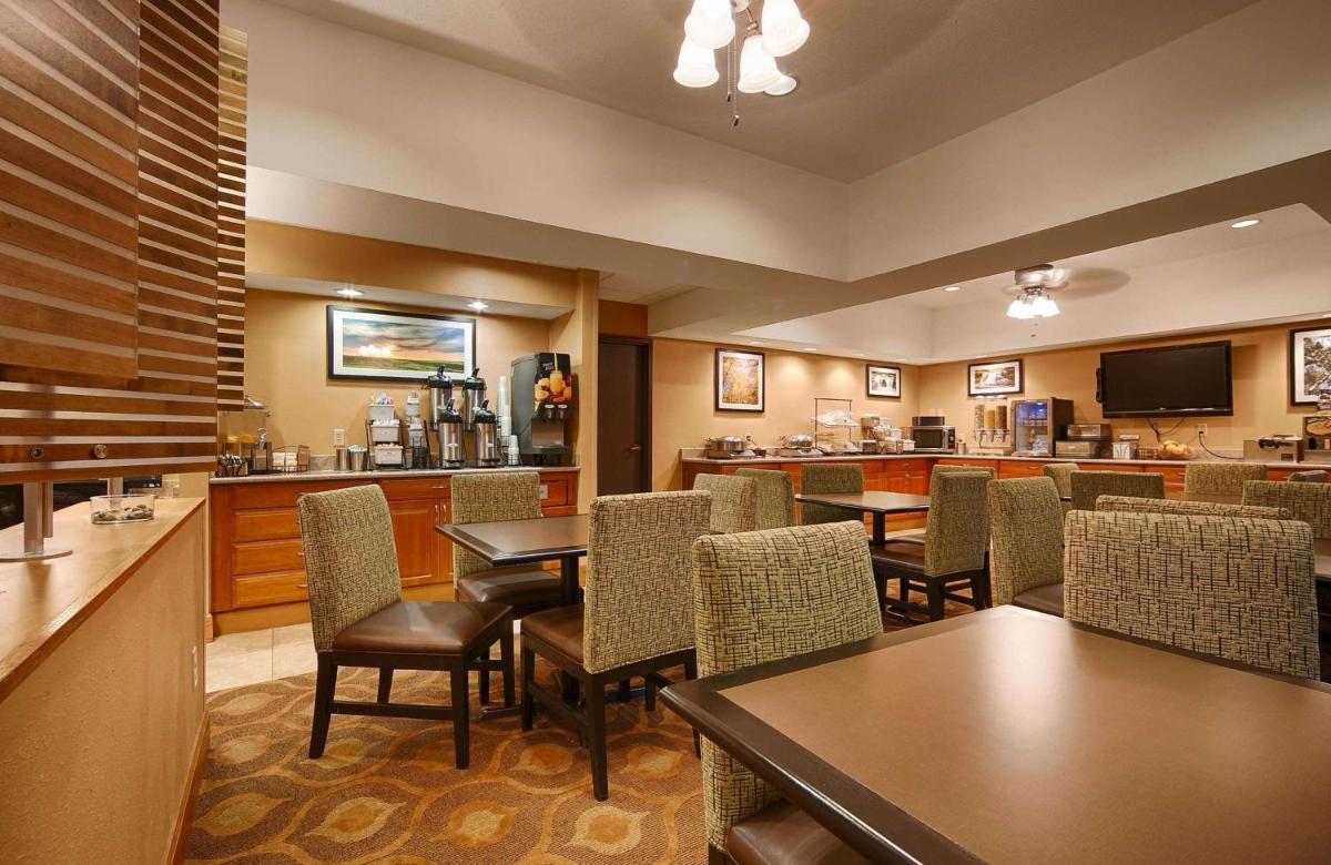 Best Western Plus Mishawaka Inn - Housity
