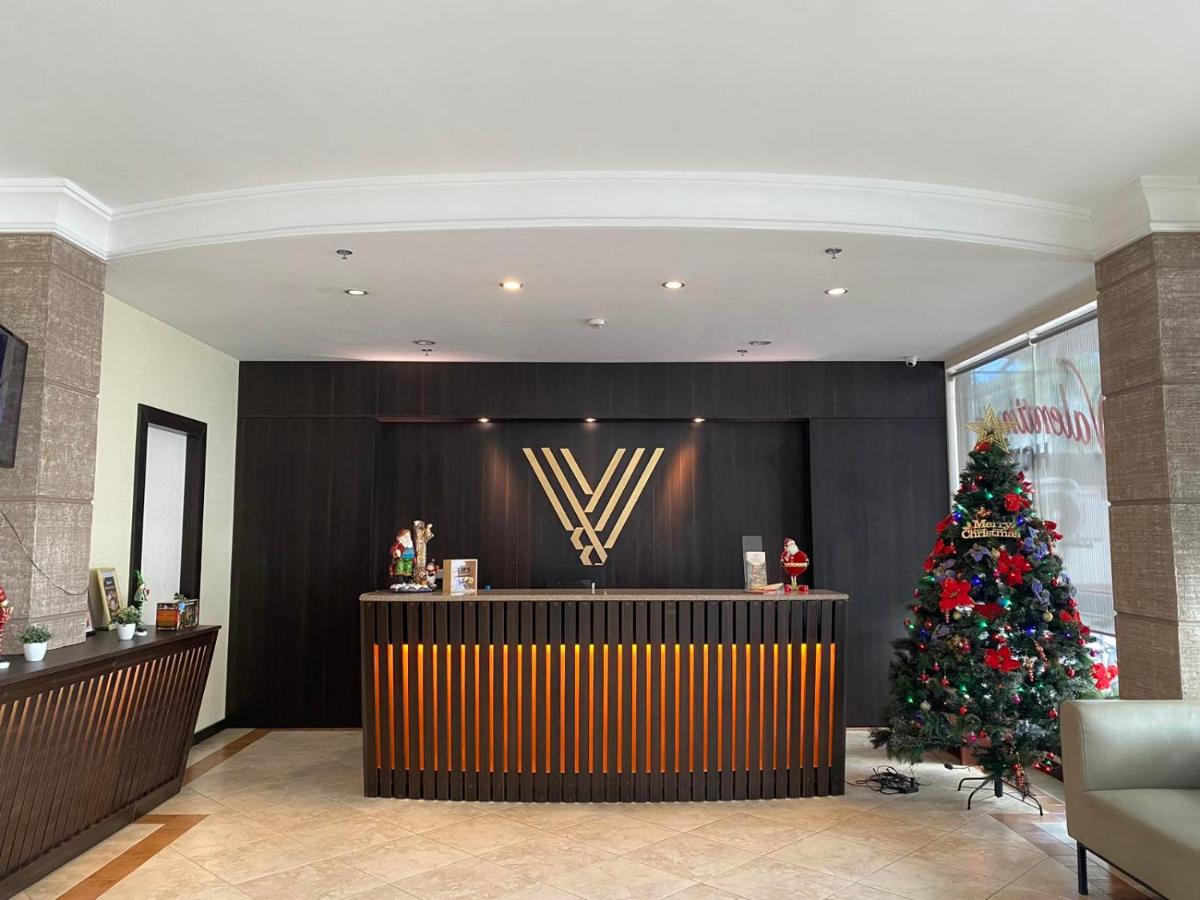 Valentino's Hotel - Housity