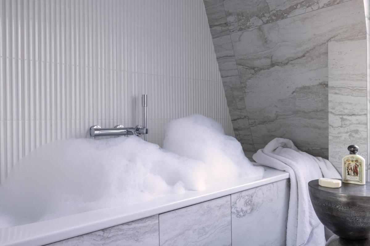 Salle de bains dans l'établissement Hotel des Carmes by Malone