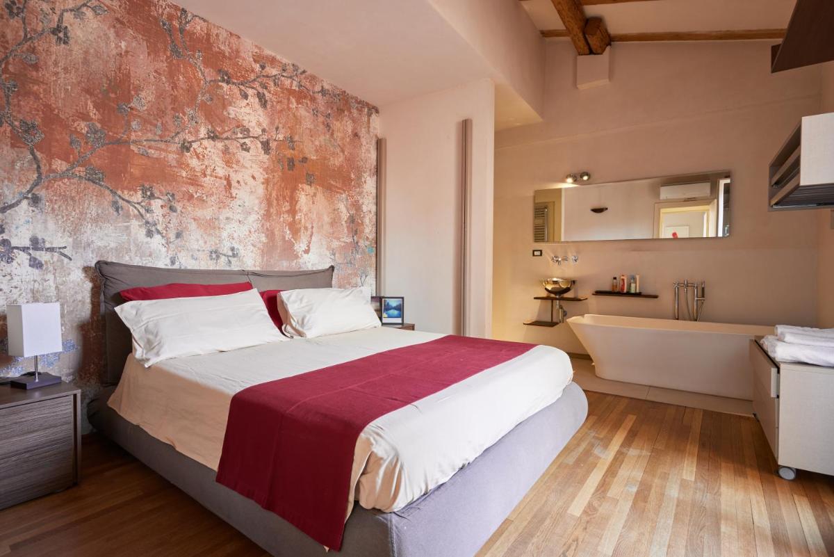 Bright and Peaceful Apartment in Historic Palazzo - Hizvo