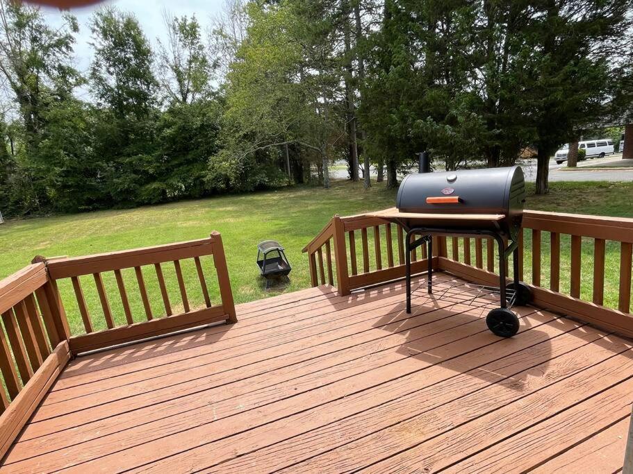 1 king/2queen bd home next to big park - Housity