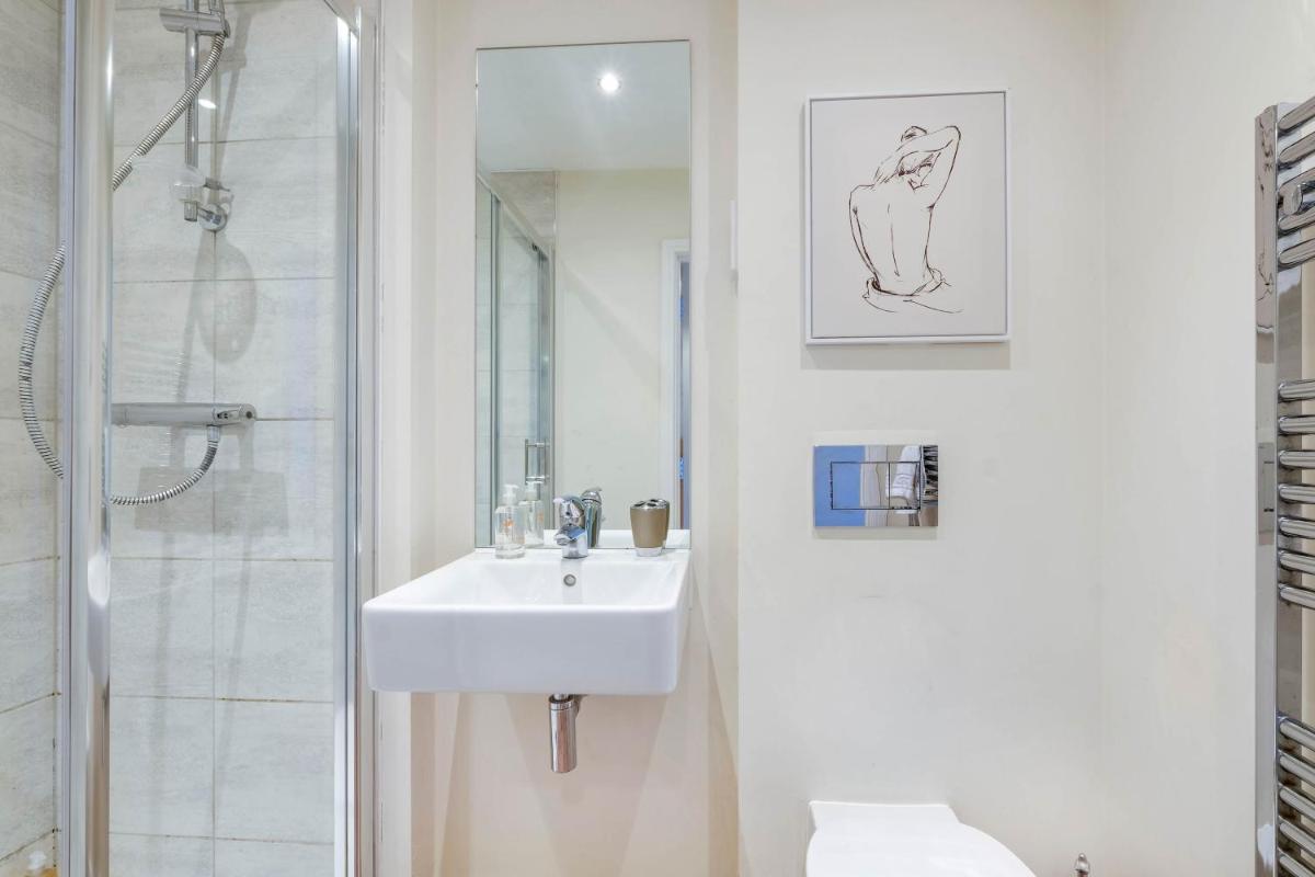 Alder House Serviced Apartment Maidenhead by 360stays - Housity